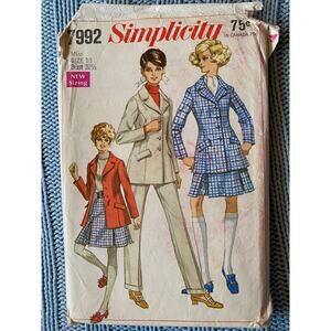 Simplicity 7992 suit pant skirt pattern